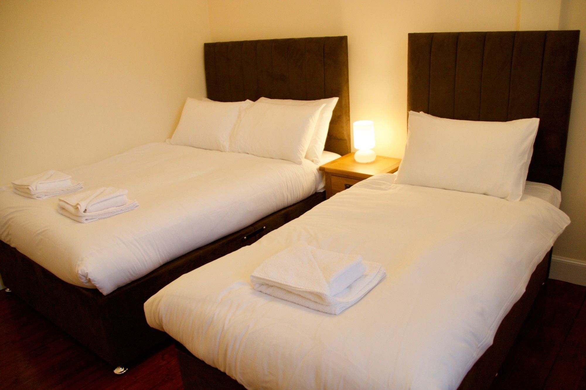 2 Bedroom Flat Off Leith Walk Accommodates 7 Edinburgh Buitenkant foto
