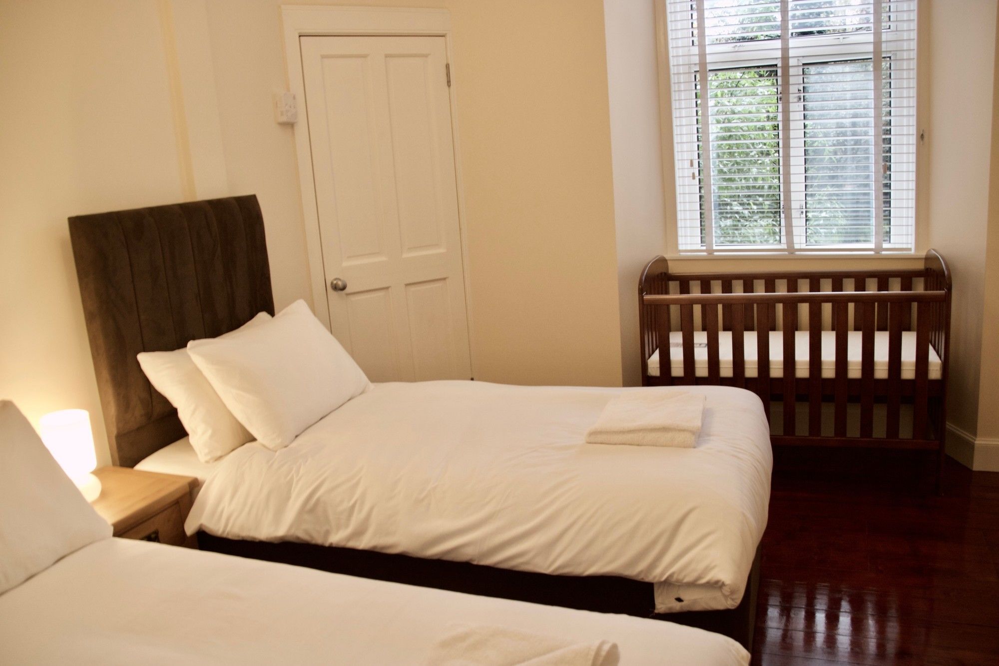 2 Bedroom Flat Off Leith Walk Accommodates 7 Edinburgh Buitenkant foto